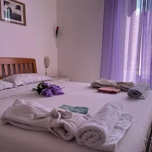 Peaceful Family Apartment, Near Metro Roma