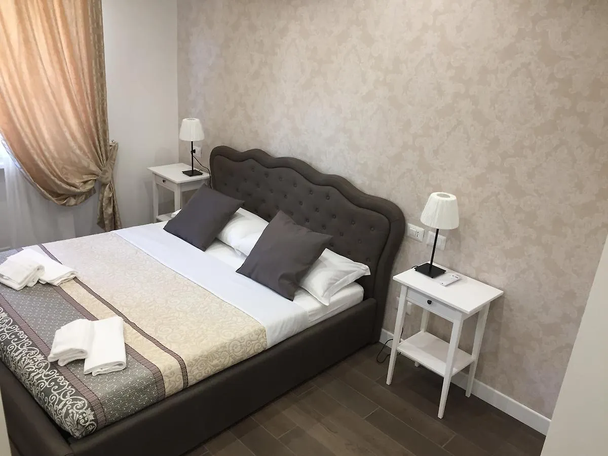 Suite Colosseo APT. Roma 0*,  Italia